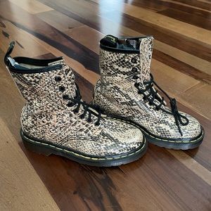 🐍 Snake print Doc Martens, Size 4